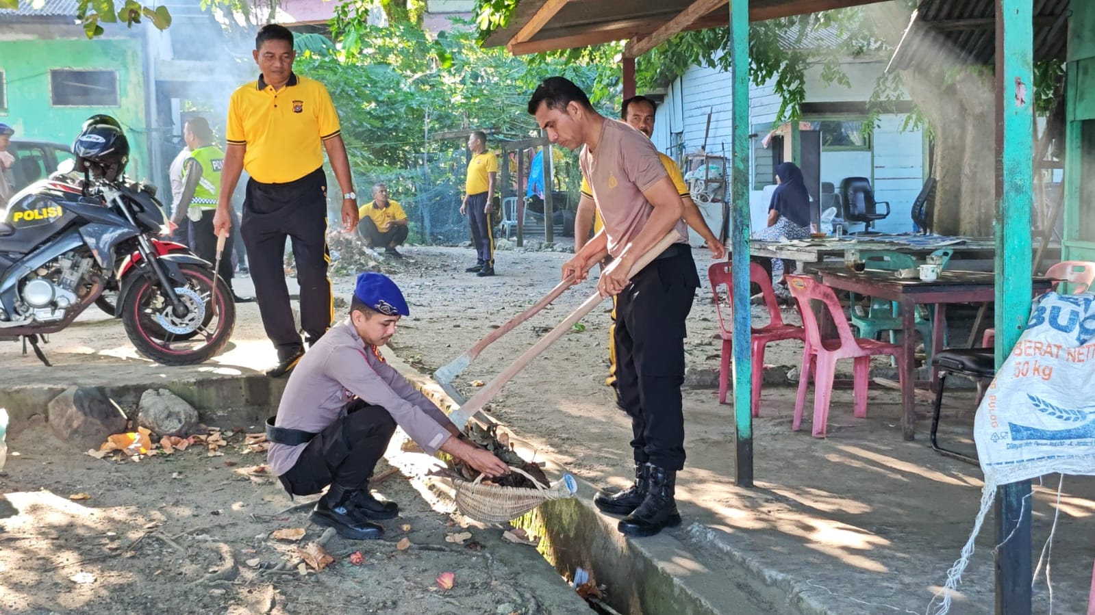 Polres Sabang Gelar Gerakan Indonesia ASRI di Pantai Kuta Timu Sambut Hari Bhayangkara ke-80