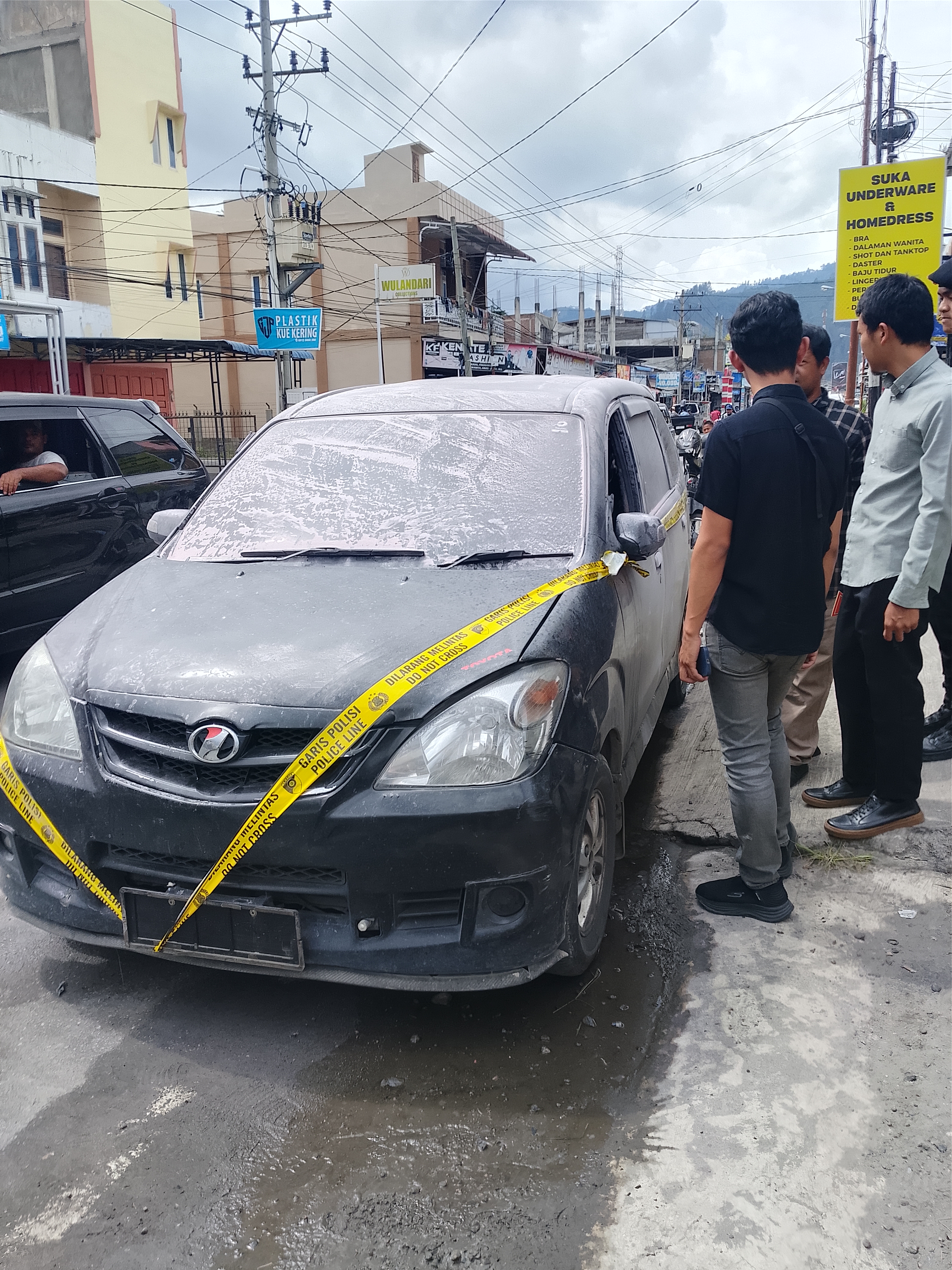 MOBIL ANGKUT BBM ILEGAL TERBAKAR DI TAKENGON, SOPIR KABUR, MUATAN RATUSAN LITER TERUNGKAP